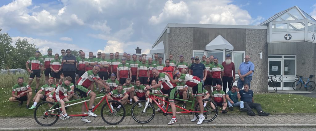 Glückstour vor dem Innungsgebäude in Iserlohn