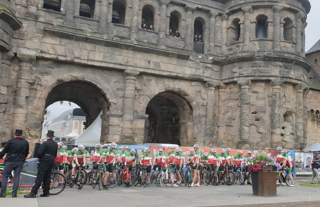 Auftakt: Glückstour vor der Porta Nigra